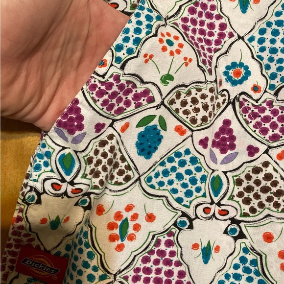 Ladies Size Large Dickies Scrub Top with Pockets - Picture 5 of 15